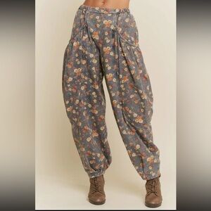 DAVI & DANI Floral Barrel Leg Jeans - Washed Denim with Floral print